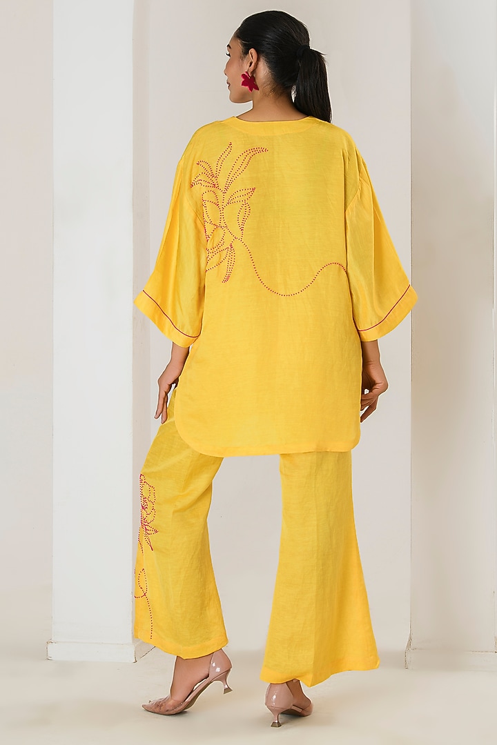 Yellow Linen Satin Beads Work Short Kurta Set by Saahiil Kapoor at Pernia's Pop Up Shop