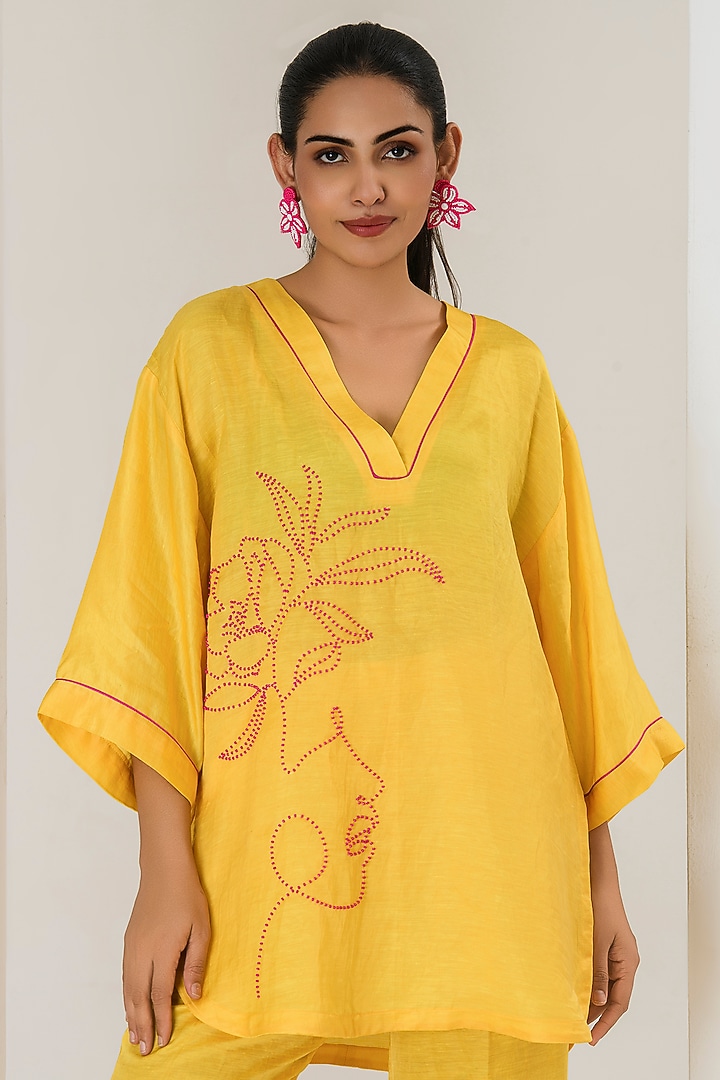 Yellow Linen Satin Beads Work Short Kurta Set by Saahiil Kapoor at Pernia's Pop Up Shop