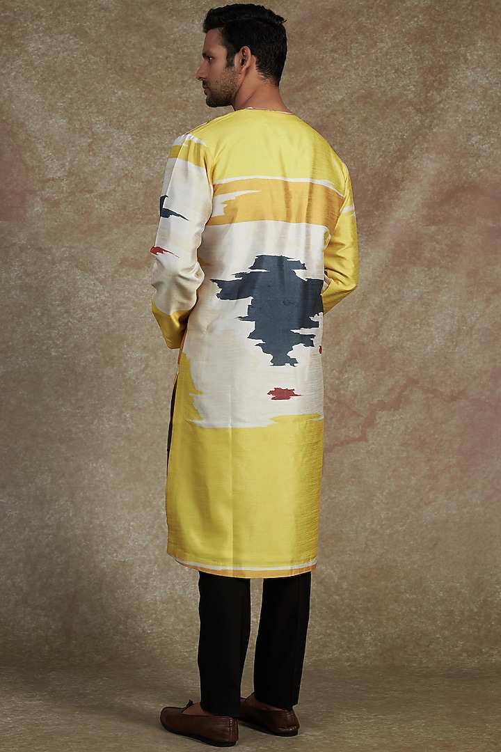 Yellow & White Silk Dupion Printed Kurta by Saksham and Neharicka Men at Pernia's Pop Up Shop