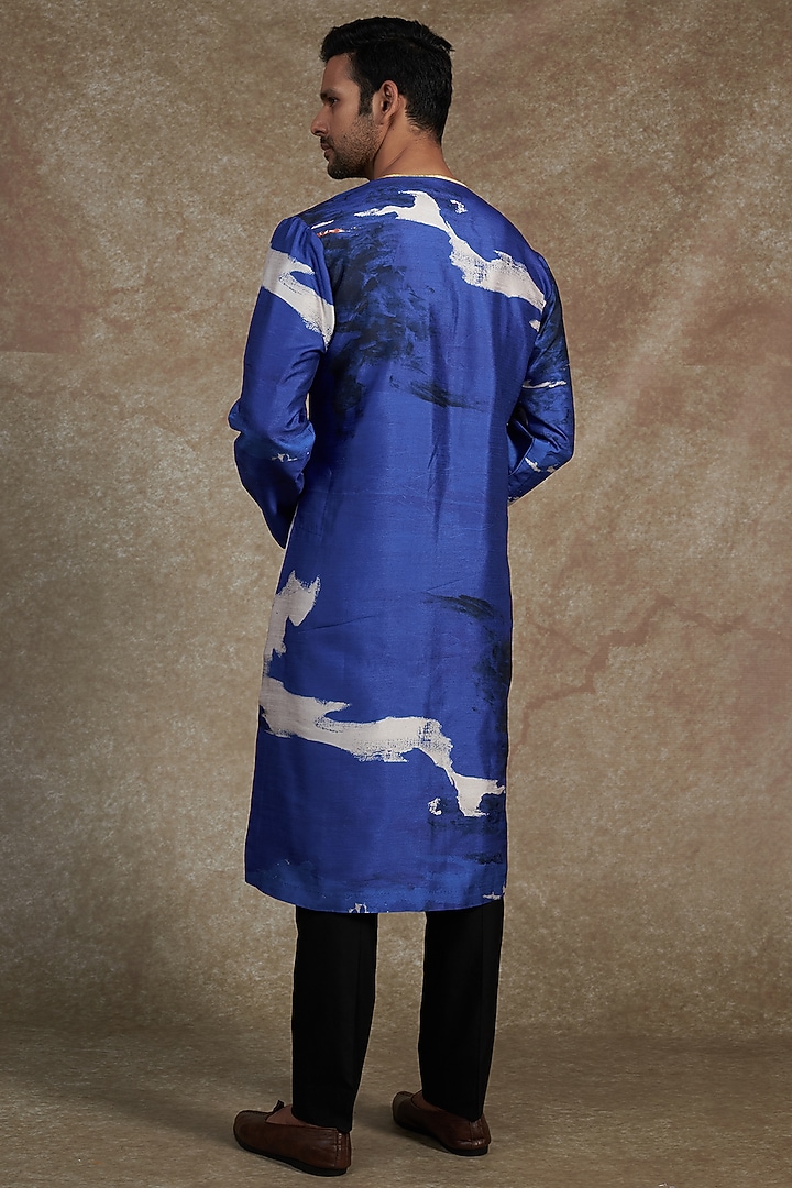Blue & White Silk Dupion Printed Kurta by Saksham and Neharicka Men at Pernia's Pop Up Shop