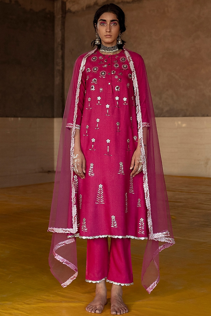 Fuchsia Hand Embroidered Kurta Set by Saksham and Neharicka at Pernia's Pop Up Shop
