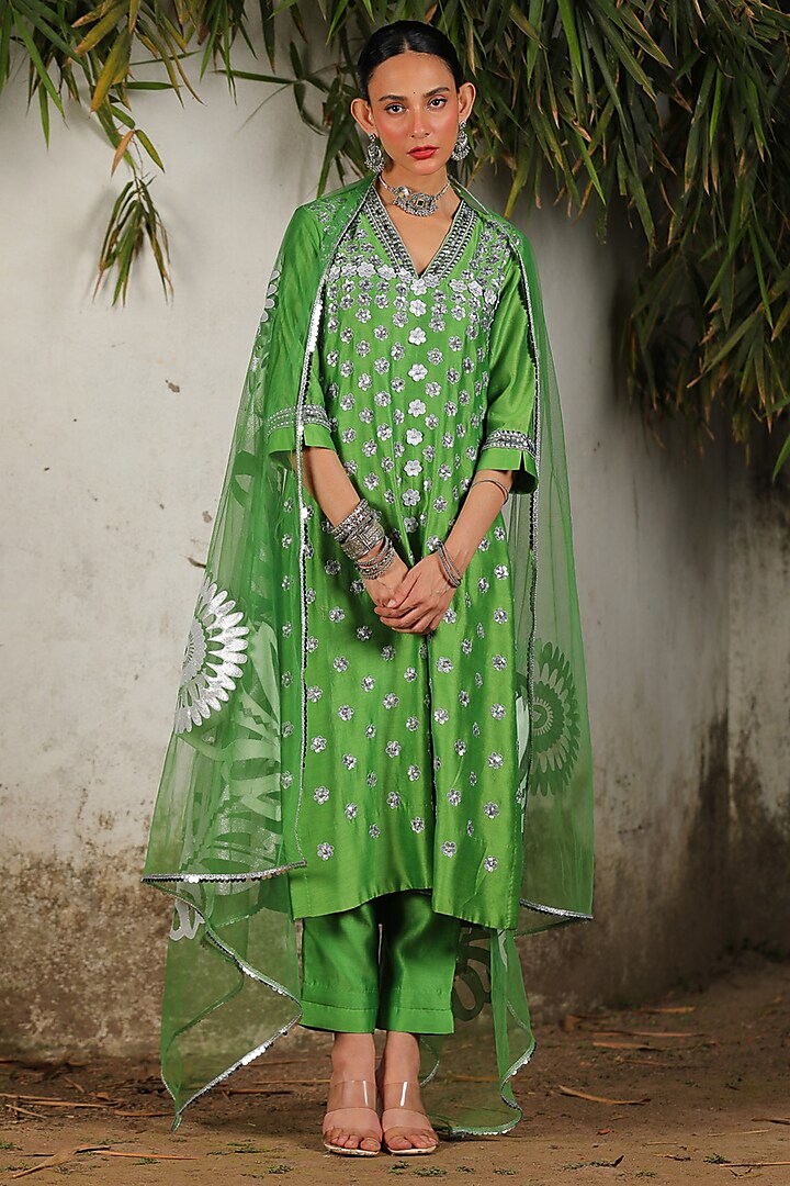 Green Chanderi Hand Embroidered Kurta Set by Saksham and Neharicka at Pernia's Pop Up Shop