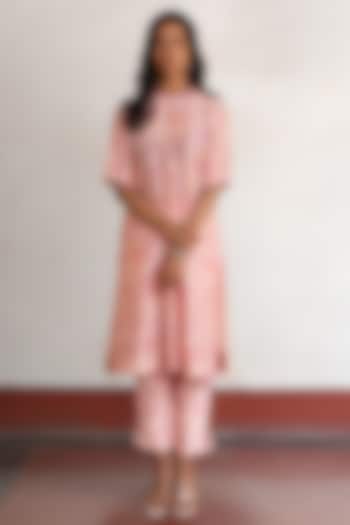 Pink & Peach Banarasi Cotton Silk Printed & Hand Embroidered Kurta Set by Saksham and Neharicka at Pernia's Pop Up Shop