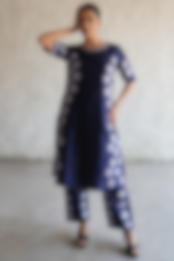 Navy Blue Banarasi Cotton Silk Applique Embroidered Kurta Set by Saksham and Neharicka at Pernia's Pop Up Shop