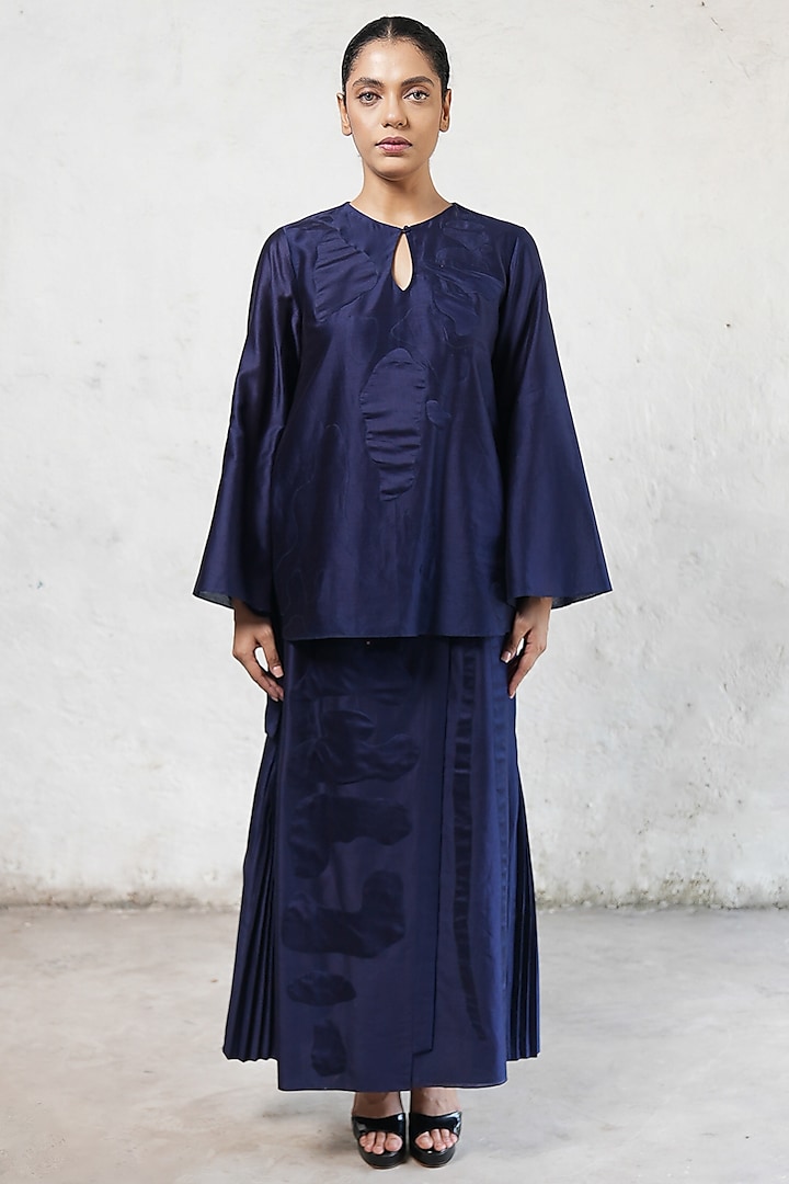 Navy Blue Banarasi Cotton Silk Applique Embroidered Kurta Set by Saksham and Neharicka at Pernia's Pop Up Shop