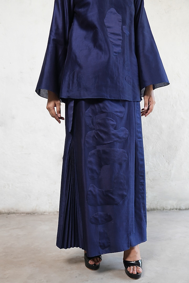 Navy Blue Banarasi Cotton Silk Applique Embroidered Kurta Set by Saksham and Neharicka at Pernia's Pop Up Shop
