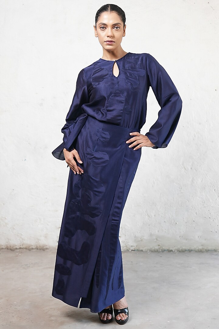 Navy Blue Banarasi Cotton Silk Applique Embroidered Kurta Set by Saksham and Neharicka at Pernia's Pop Up Shop