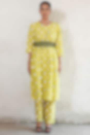 Lime Yellow Banarasi Cotton Silk Applique Embroidered Kurta Set by Saksham and Neharicka at Pernia's Pop Up Shop