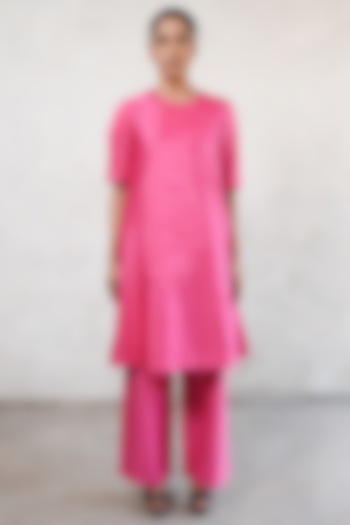 Fuchsia Pink Banarasi Cotton Silk Applique Embroidered Kurta Set by Saksham and Neharicka at Pernia's Pop Up Shop