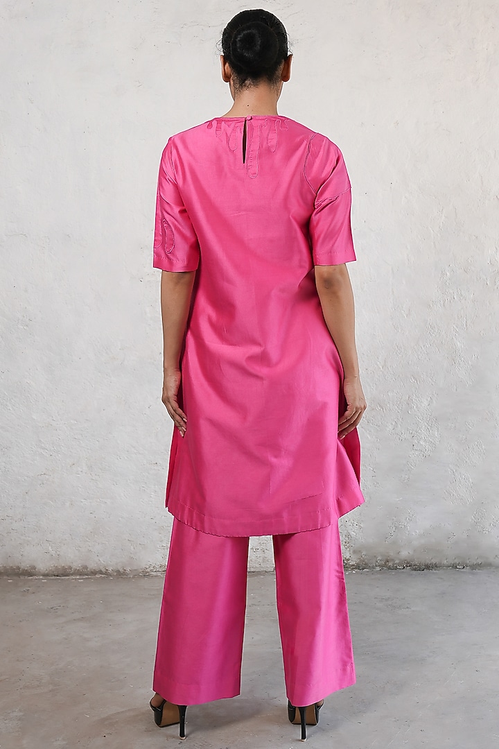 Fuchsia Pink Banarasi Cotton Silk Applique Embroidered Kurta Set by Saksham and Neharicka at Pernia's Pop Up Shop
