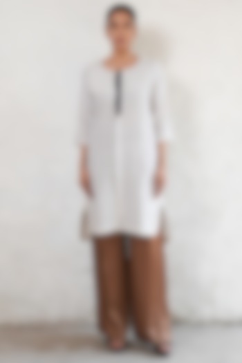 White Linen Handcrafted Pleated Kurta by Saksham and Neharicka at Pernia's Pop Up Shop