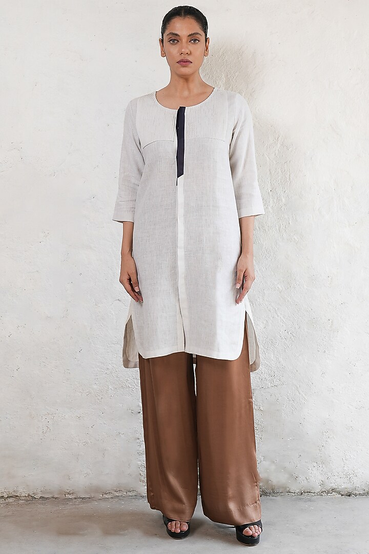White Linen Handcrafted Pleated Kurta by Saksham and Neharicka at Pernia's Pop Up Shop