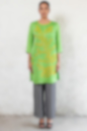 Green Linen Satin Hand Embroidered Kurta Set by Saksham and Neharicka at Pernia's Pop Up Shop