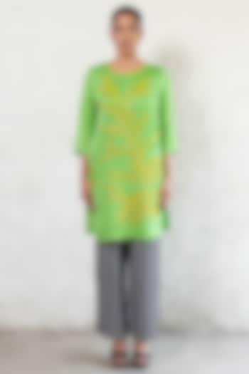Green Linen Satin Hand Embroidered Kurta by Saksham and Neharicka at Pernia's Pop Up Shop