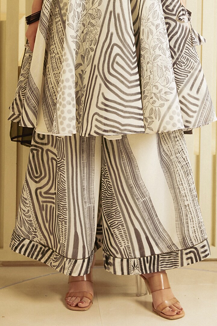 Black & White Chanderi Printed Kurta Set by Saksham and Neharicka at Pernia's Pop Up Shop