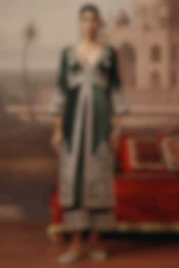Green Velvet Dabka Embroidered Kurta Set by SABE at Pernia's Pop Up Shop
