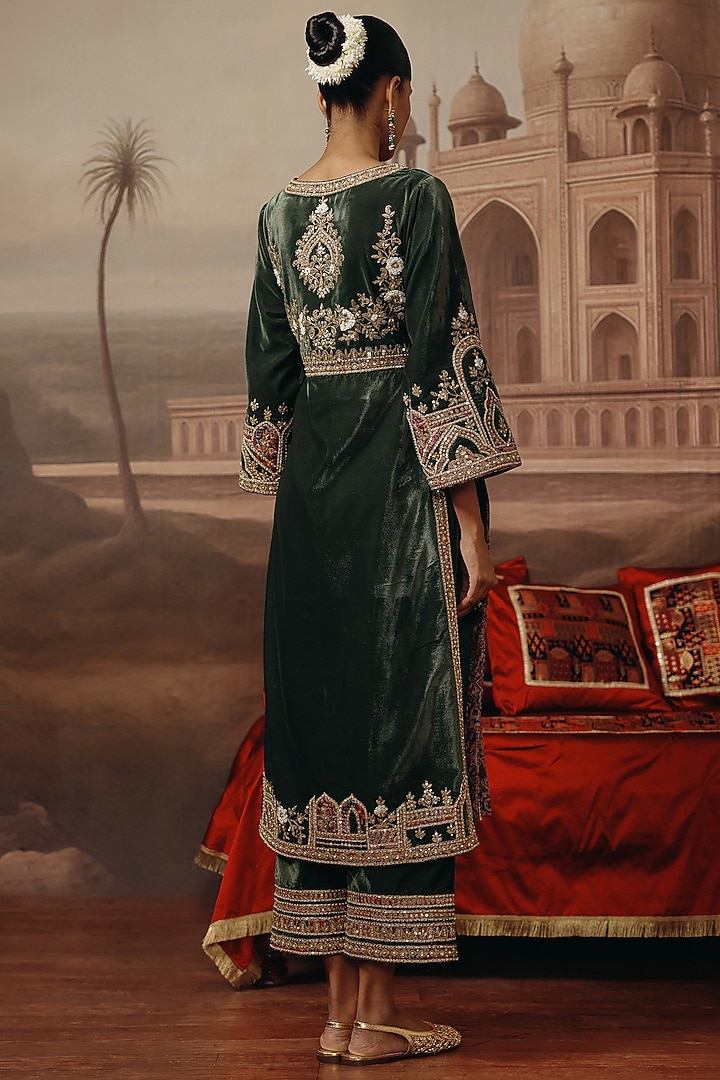 Green Velvet Dabka Embroidered Kurta Set by SABE at Pernia's Pop Up Shop