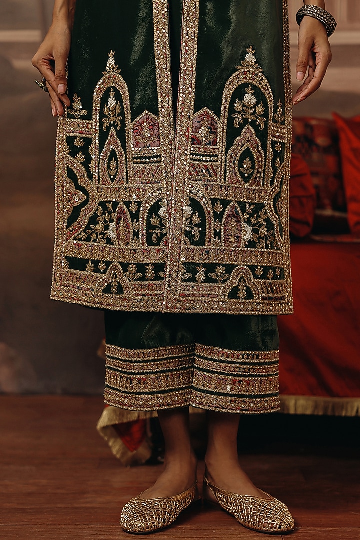 Green Velvet Dabka Embroidered Kurta Set by SABE at Pernia's Pop Up Shop