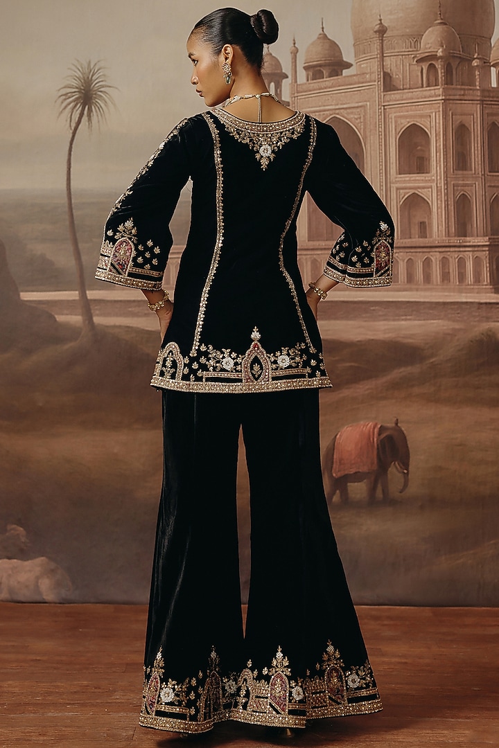 Onyx Black Velvet Dabka Embroidered Kurta Set by SABE at Pernia's Pop Up Shop