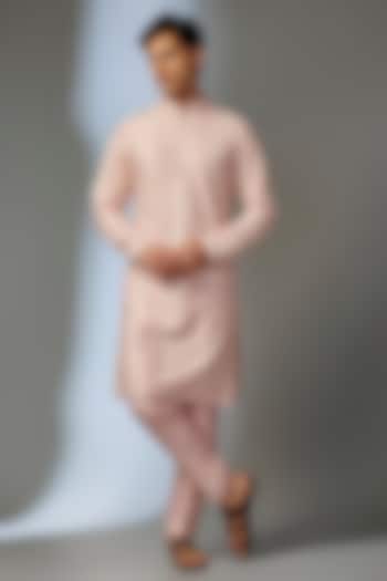 Peach Blush Dola Silk Thread Embellished Kurta Set by SALIL BHATIA at Pernia's Pop Up Shop