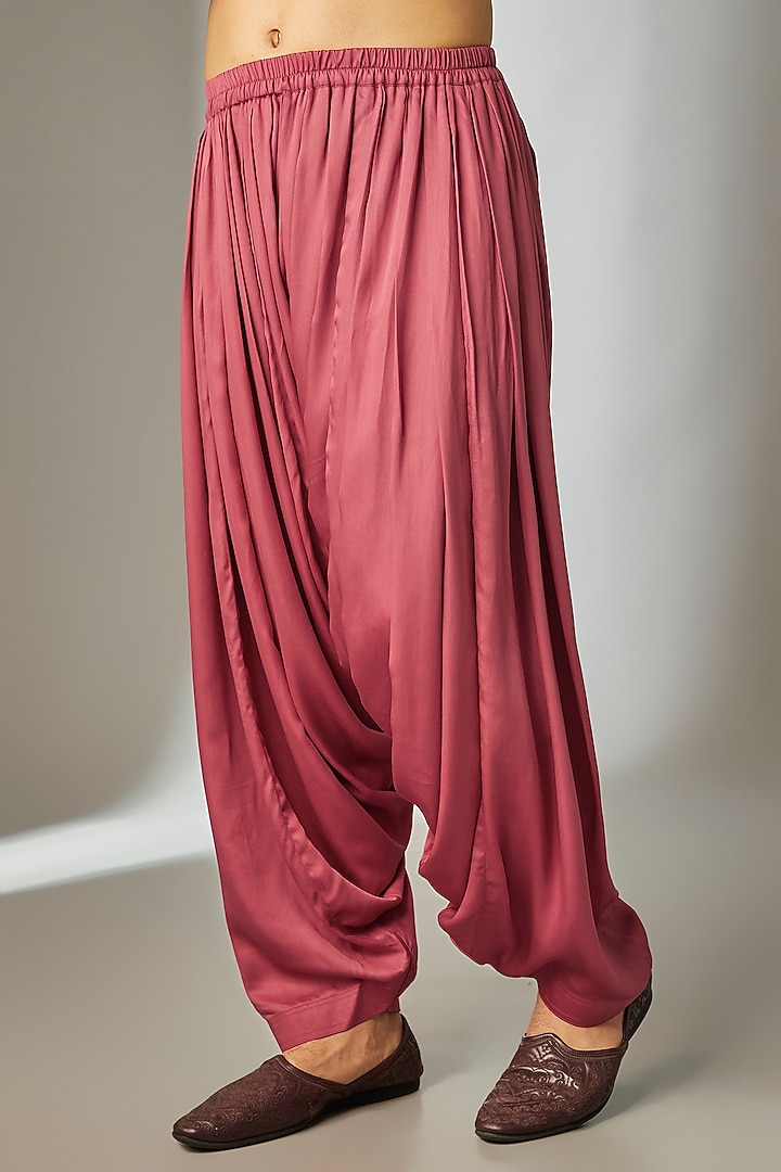 Raspberry Red Georgette Thread Embellished Kurta Set by SALIL BHATIA at Pernia's Pop Up Shop