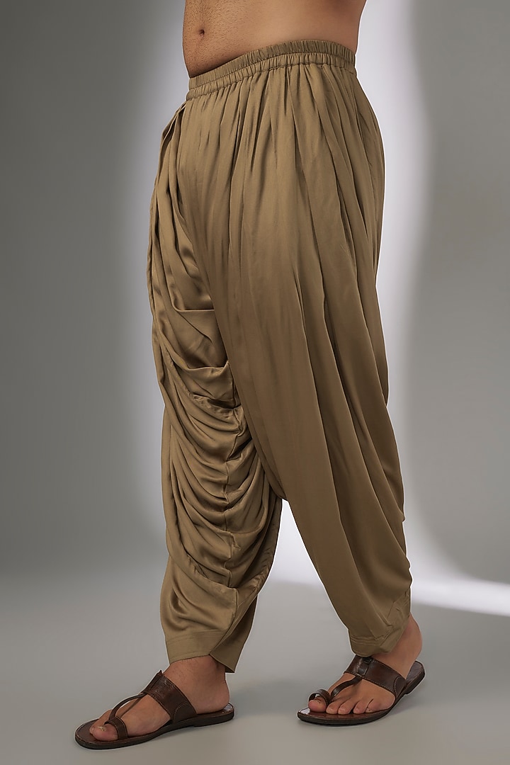 Gold Chanderi Silk Zari Work Kurta Set by SALIL BHATIA at Pernia's Pop Up Shop