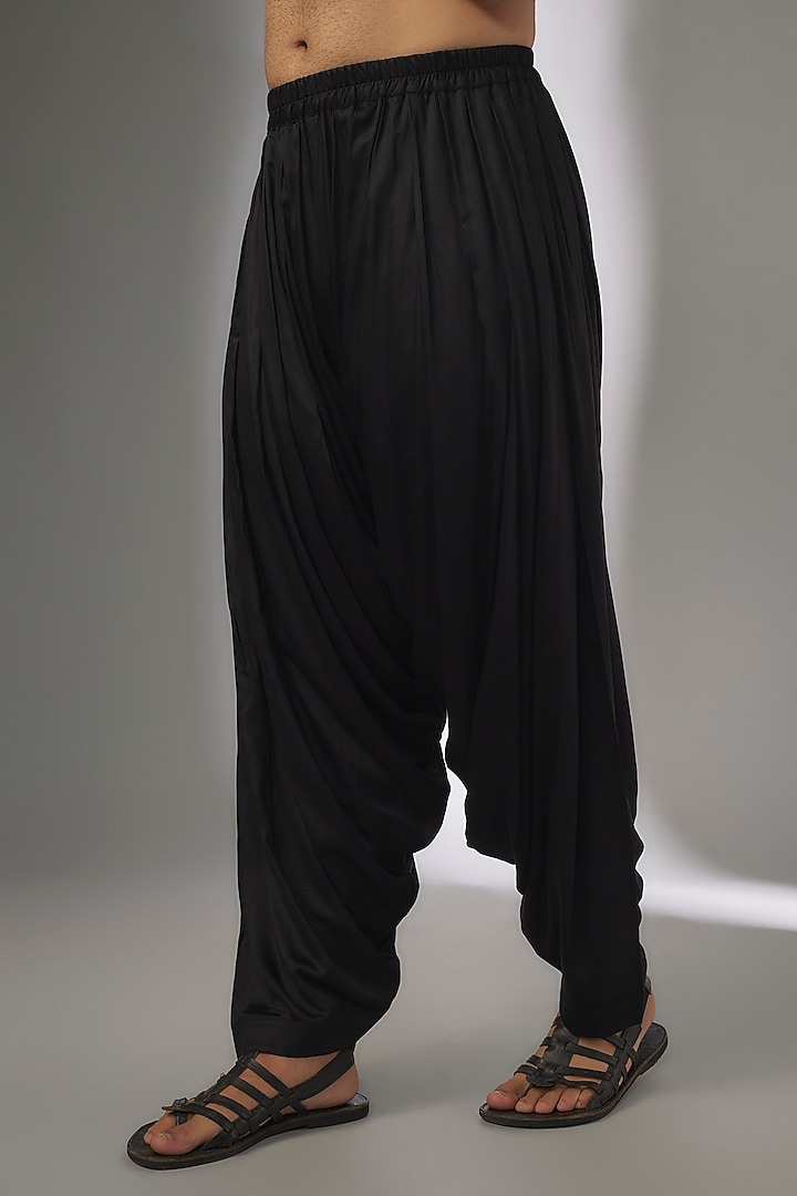 Black Dola Silk Thread & Sequins Embellished Kurta Set by SALIL BHATIA at Pernia's Pop Up Shop