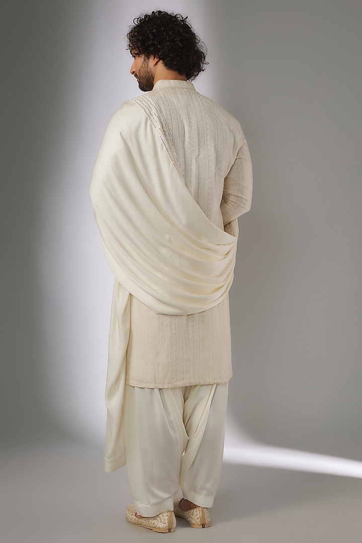 Pearl White Silk Chanderi Threadwork Kurta Set by SALIL BHATIA at Pernia's Pop Up Shop