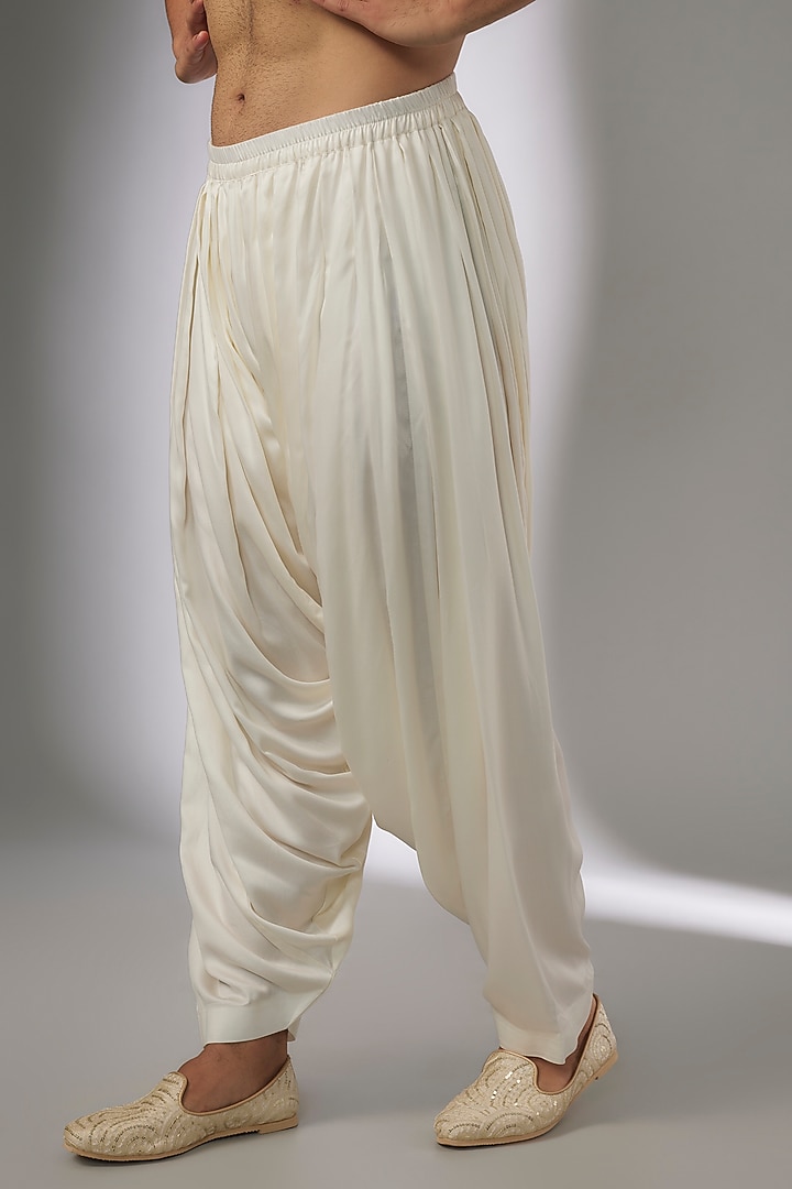 Pearl White Silk Chanderi Threadwork Kurta Set by SALIL BHATIA at Pernia's Pop Up Shop