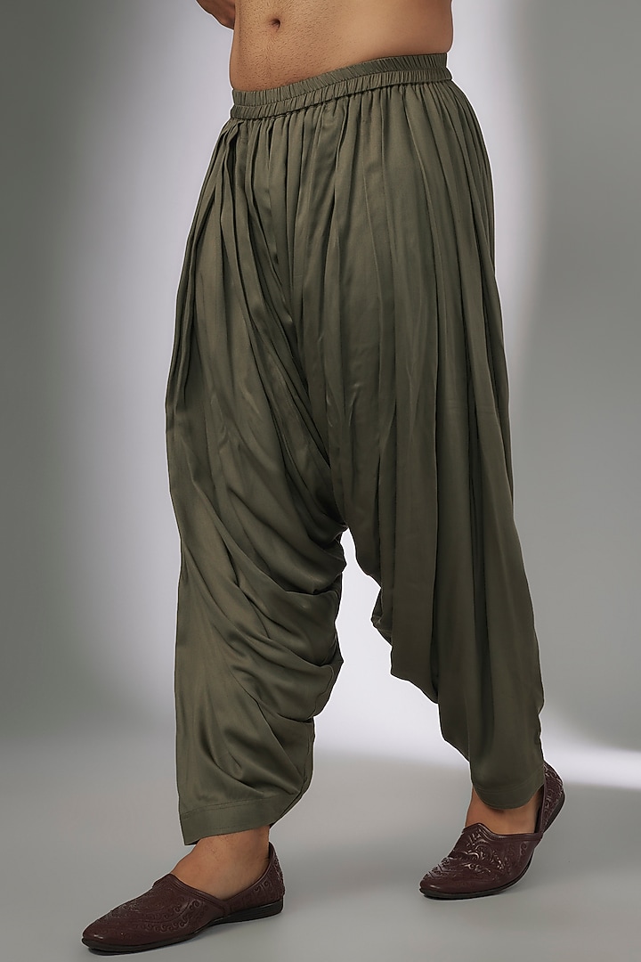 Mehendi Green Pure Silk Thread & Mirror Work Kurta Set by SALIL BHATIA at Pernia's Pop Up Shop