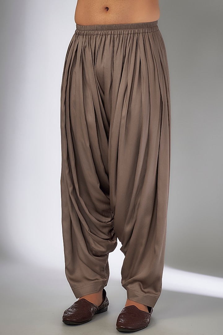 Chestnut Colored Dola Silk Thread Embroidered Kurta Set by SALIL BHATIA at Pernia's Pop Up Shop