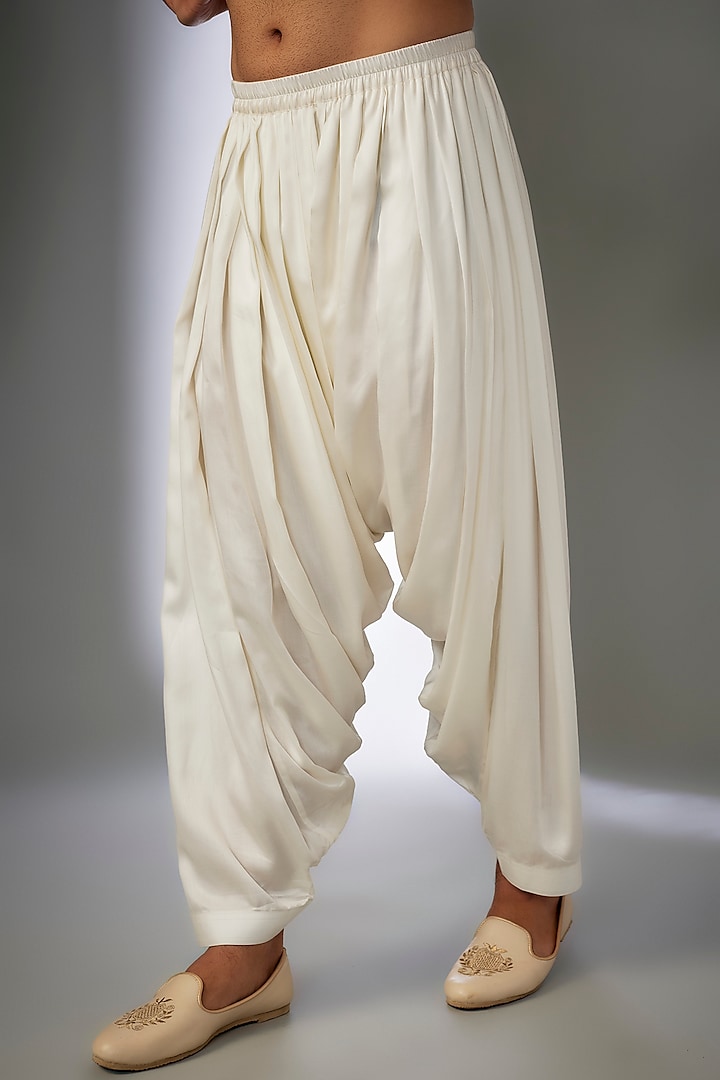 Yellow Ombre Dola Silk Thread Embellished Kurta Set by SALIL BHATIA at Pernia's Pop Up Shop