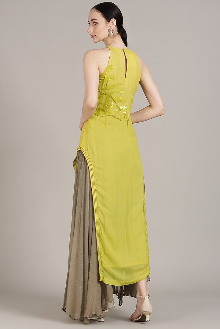 Yellow Hand Embroidered Kurta Set by Sadhvi Dang at Pernia's Pop Up Shop