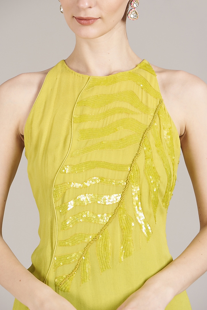 Yellow Hand Embroidered Kurta Set by Sadhvi Dang at Pernia's Pop Up Shop