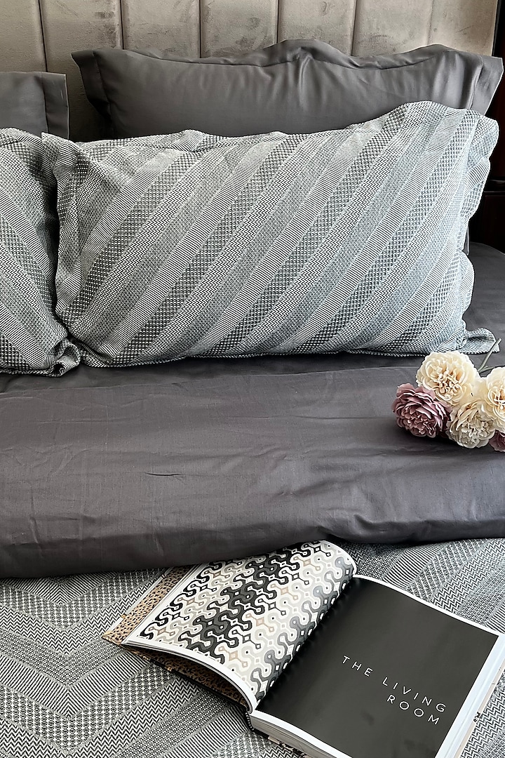 Grey Cotton Woven Bedding Set (Set of 6) by SADYASKA