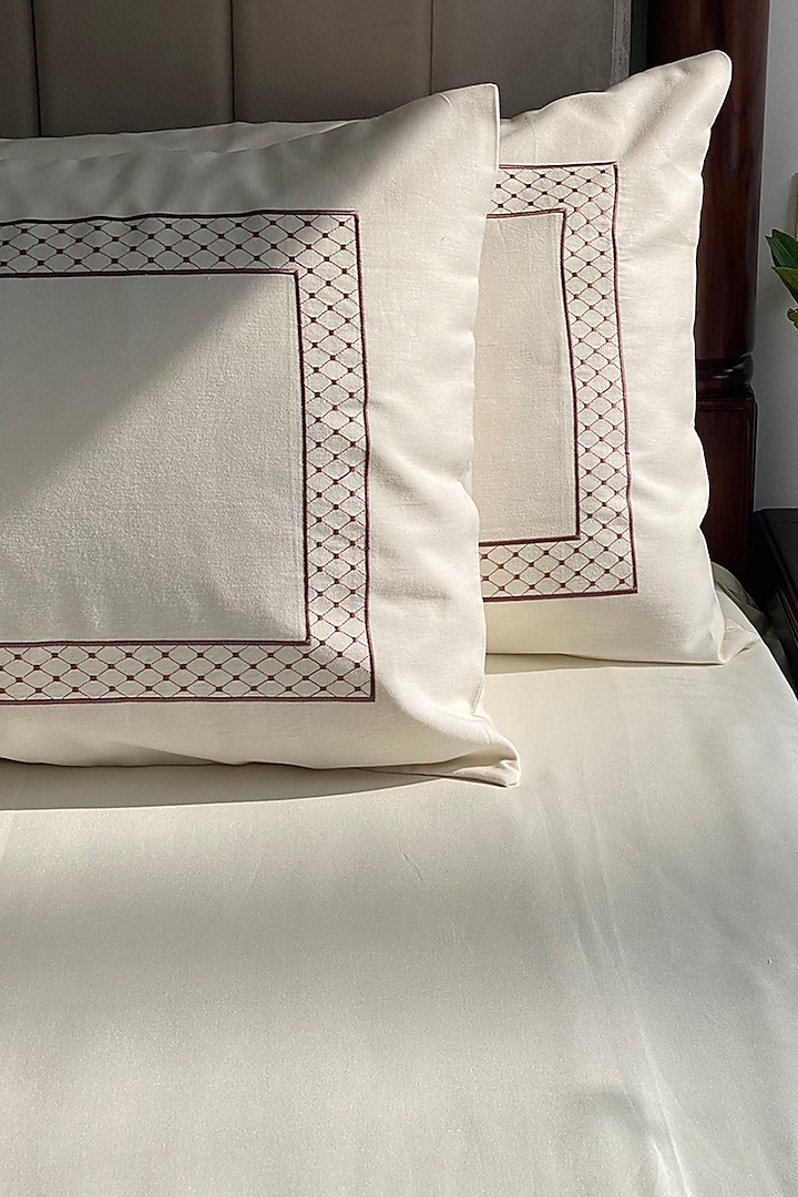 Ivory Cotton Bedsheet Set by SADYASKA