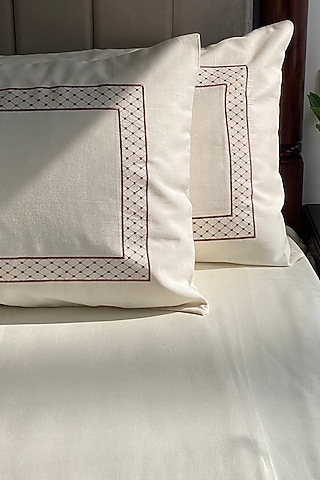 Ivory Cotton Bedsheet Set by SADYASKA