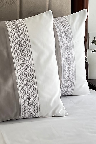 White & Silver Cotton Printed Bedsheet Set by SADYASKA