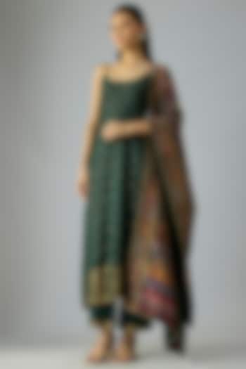 Green Moonga Silk Embroidered Kurta Set by Safaa at Pernia's Pop Up Shop