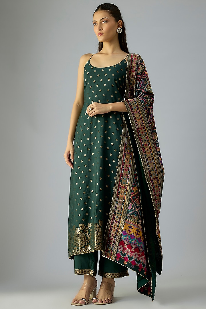 Green Moonga Silk Embroidered Kurta Set by Safaa at Pernia's Pop Up Shop
