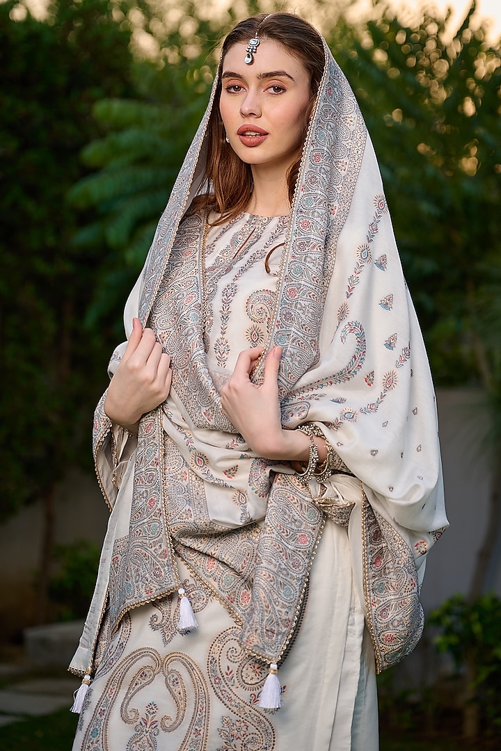 White Vegan Silk Kurta Set by Safaa at Pernia's Pop Up Shop