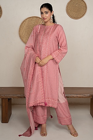 Pink Vegan Silk Chikankari Kurta Set by Safaa