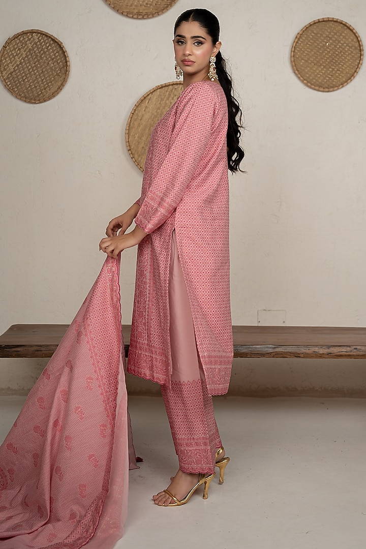 Pink Vegan Silk Chikankari Kurta Set by Safaa at Pernia's Pop Up Shop