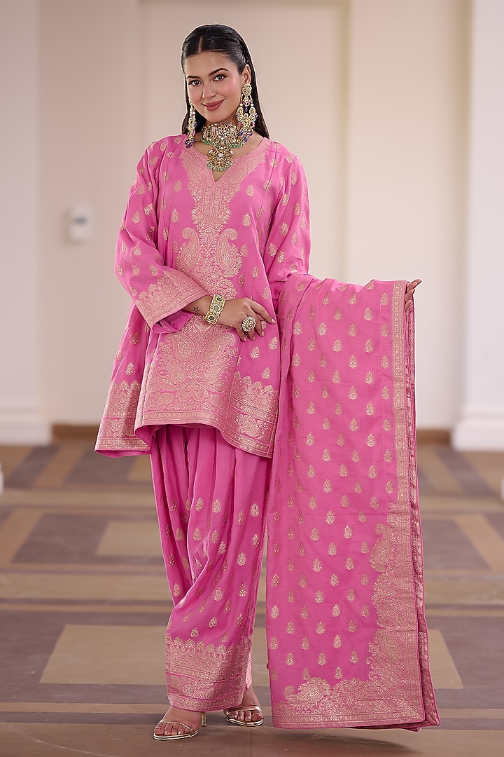 Fuchsia Pink Vegan Silk Zari Embellished Kurta Set by Safaa at Pernia's Pop Up Shop