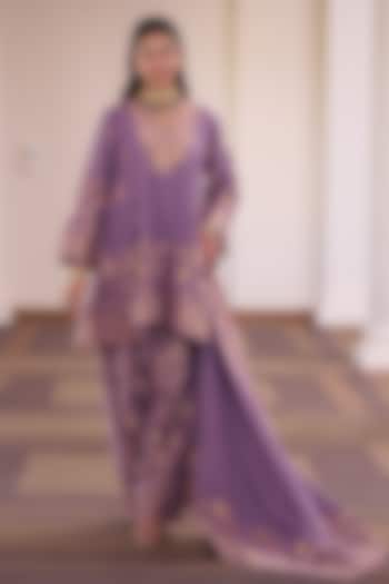 Lavender Vegan Silk Floral & Zari Embellished Kurta Set by Safaa at Pernia's Pop Up Shop