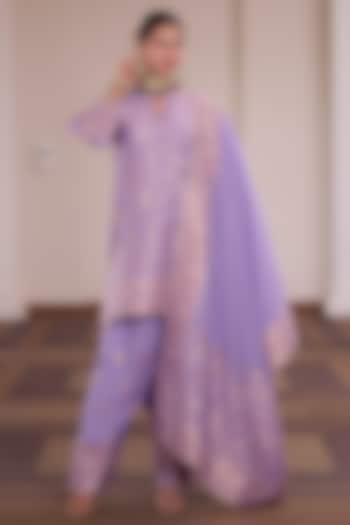 Orchid Vegan Silk Gota Embellished Kurta Set by Safaa at Pernia's Pop Up Shop