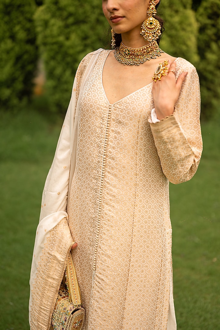White Vegan Silk Embroidered Kurta Set by Safaa at Pernia's Pop Up Shop