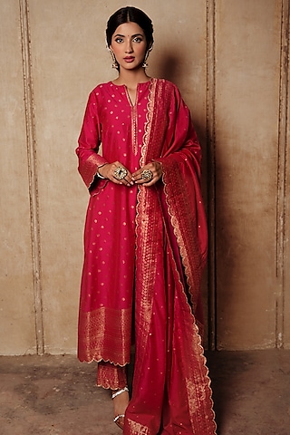 Magenta Monotone Vegan Silk Kurta Set by Safaa