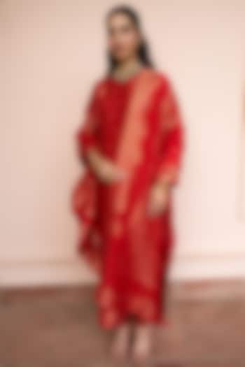 Red Vegan Silk Zari Gota Kurta Set by Safaa at Pernia's Pop Up Shop