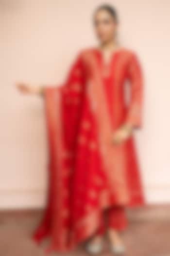 Red Vegan Silk Zari Gota Kurta Set by Safaa at Pernia's Pop Up Shop